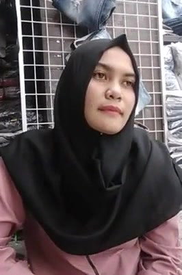 Paki Salesgrl with Ownr
