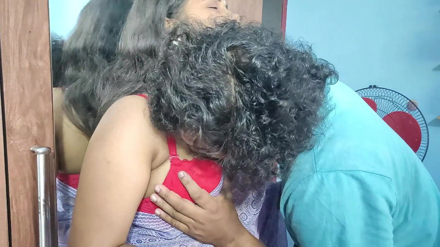 Saree and bra navel lick romance, Hot mallu couple navel romance, Couple saree romance and hot navel lick and kiss