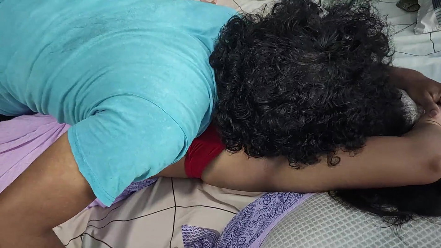 Saree and bra navel lick romance, Hot mallu couple navel romance, Couple saree romance and hot navel lick and kiss