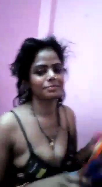 Desi bhabhi with young devar at home kissing nd making videi