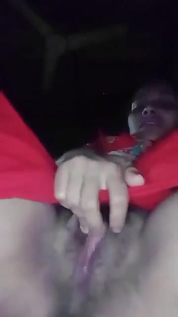 Mid night village bhabi show her boobs