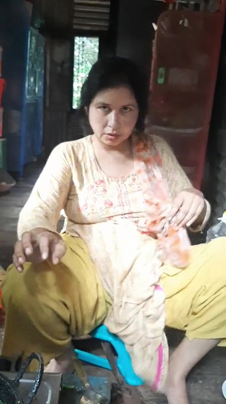 Desi village bhabi quick boobs show