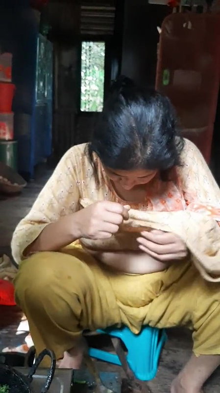 Desi village bhabi quick boobs show