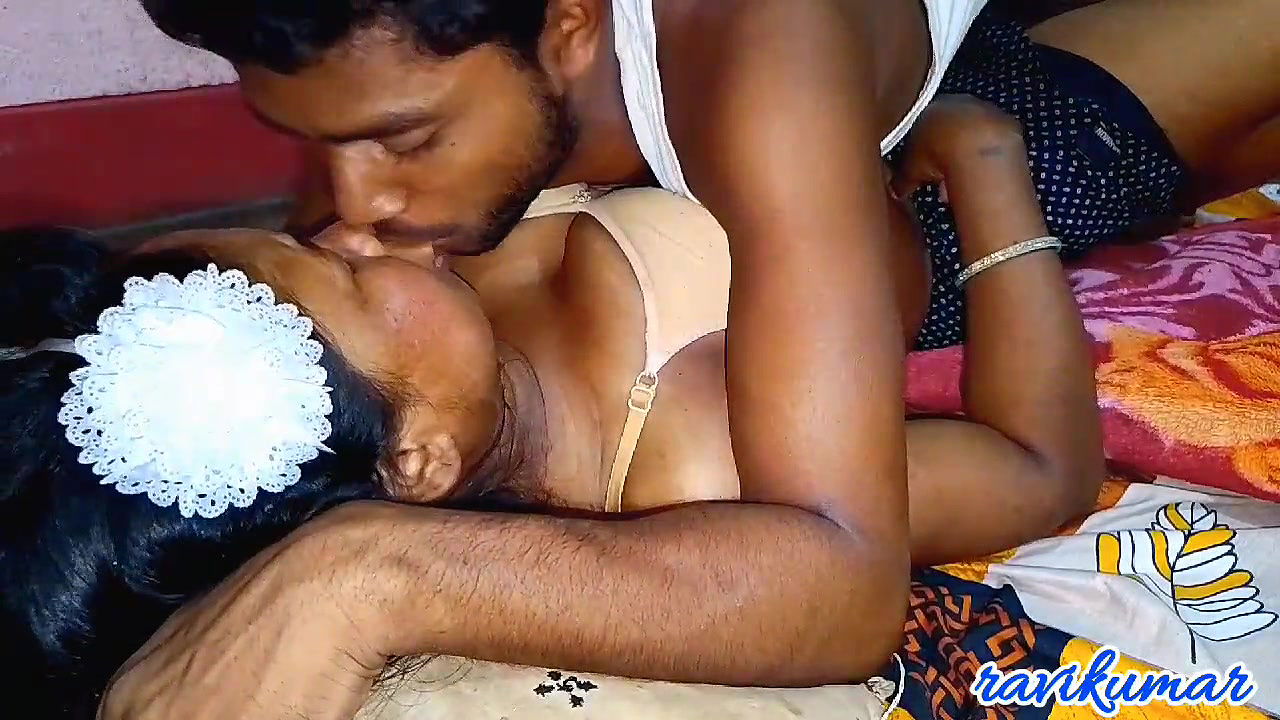 Aunty ki chut chut chaat kar bohat choot chhod raat me maje se