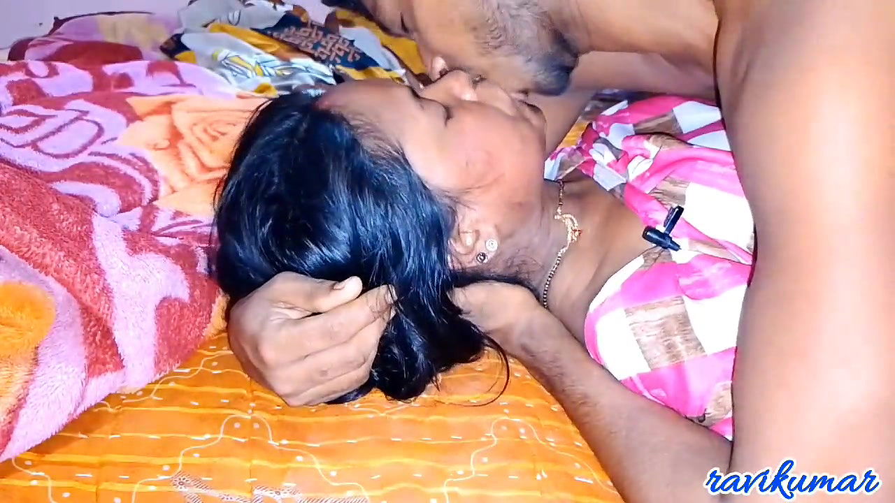 Chudkar aunty ko bohat kissed liya raat me