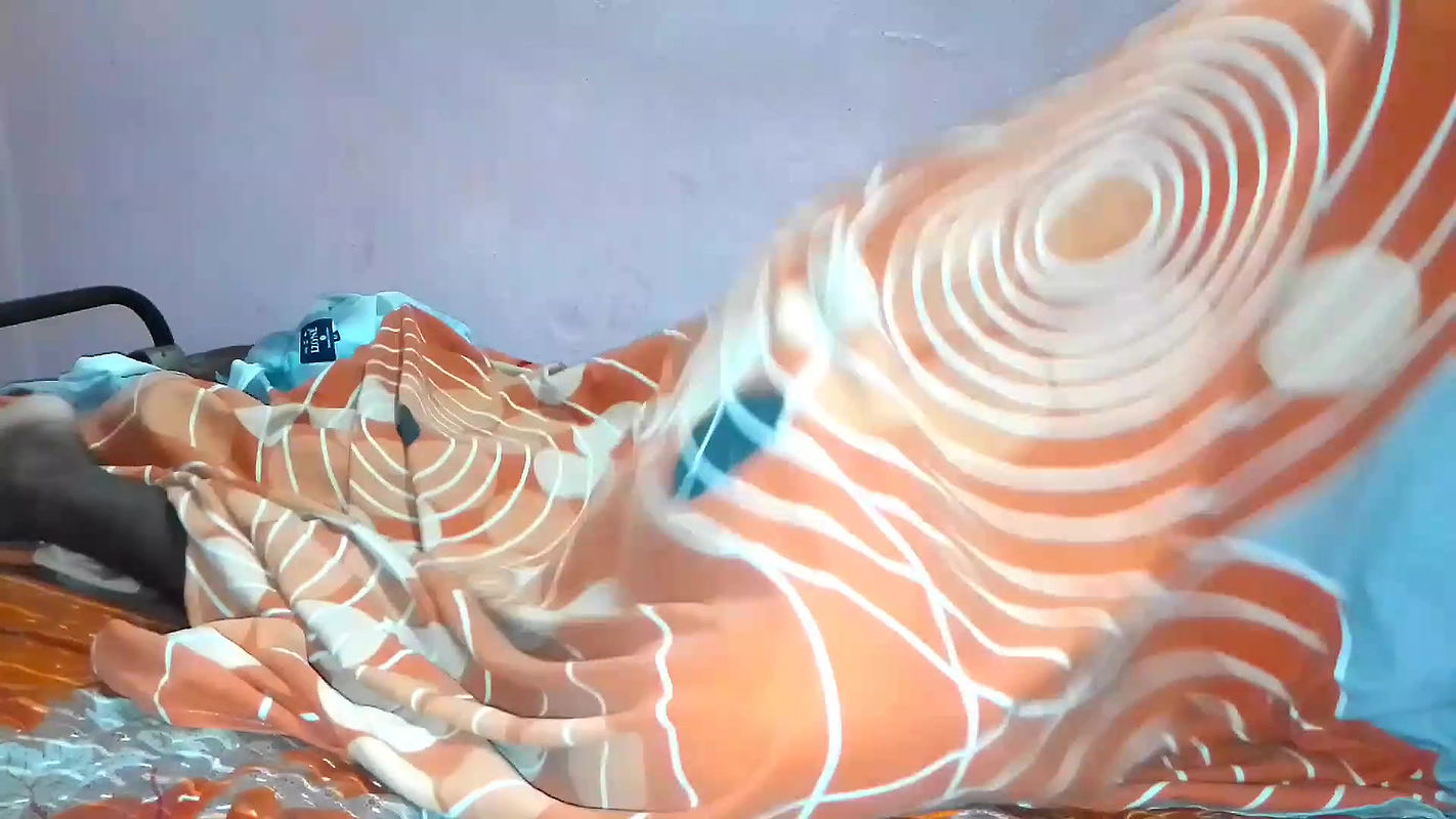 KALI CHUT WALI BUDHI WIF KO CHODA RAAT ME MAJE SE