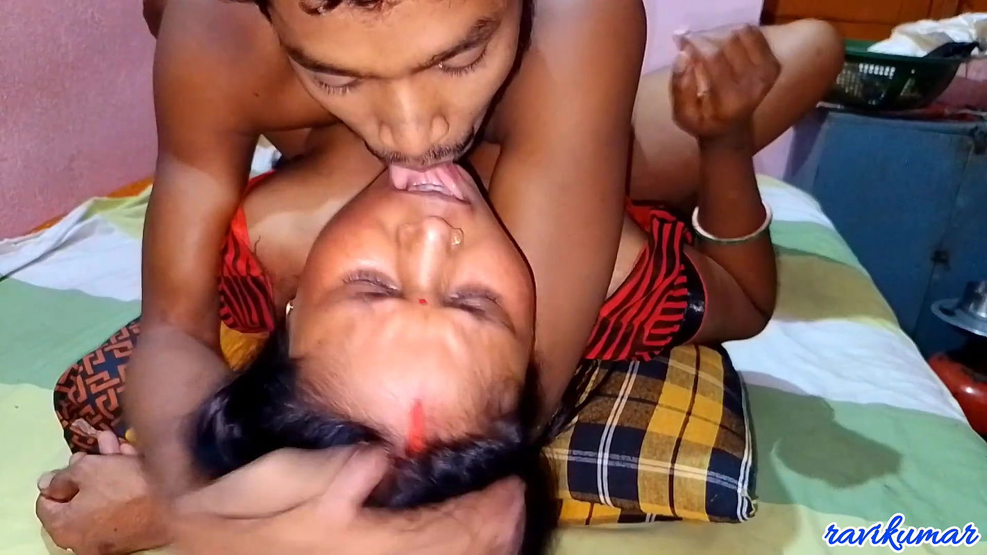 Patni Ko Raat Me Godhi Bana Kar Choda Bohat Maja Aya