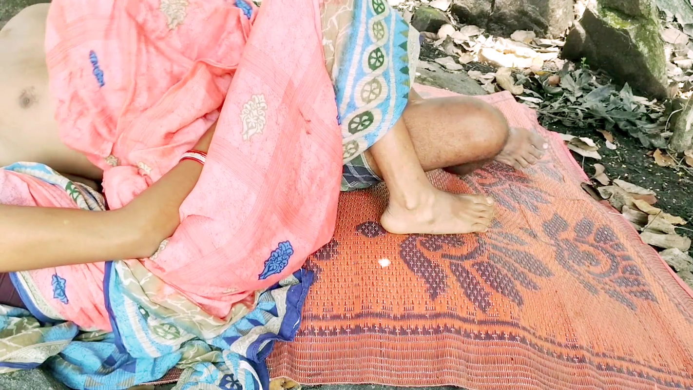 A desi was alone in forest whene boy there and fucking her very hard, A wife and husband fucking so beautiful in forest