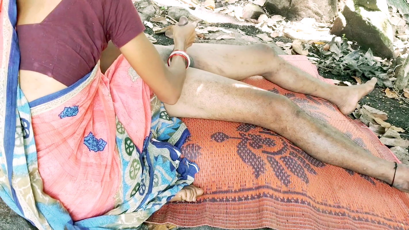 A desi was alone in forest whene boy there and fucking her very hard, A wife and husband fucking so beautiful in forest