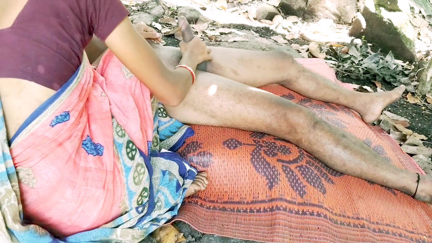 A desi was alone in forest whene boy there and fucking her very hard, A wife and husband fucking so beautiful in forest