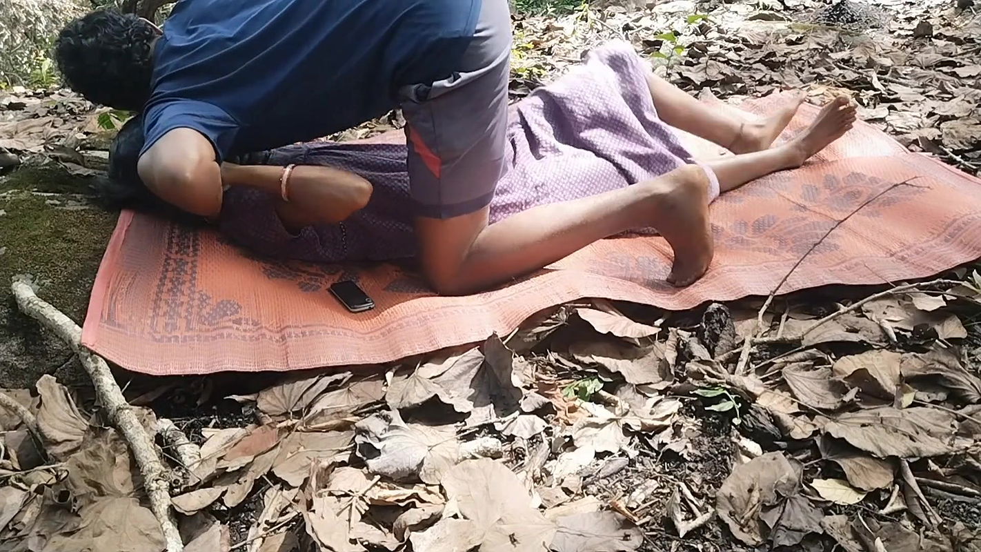 A stanger was cheating A desi aunty for hardcore fucking in outside of city, A desi aunty and step brother was fucking hard