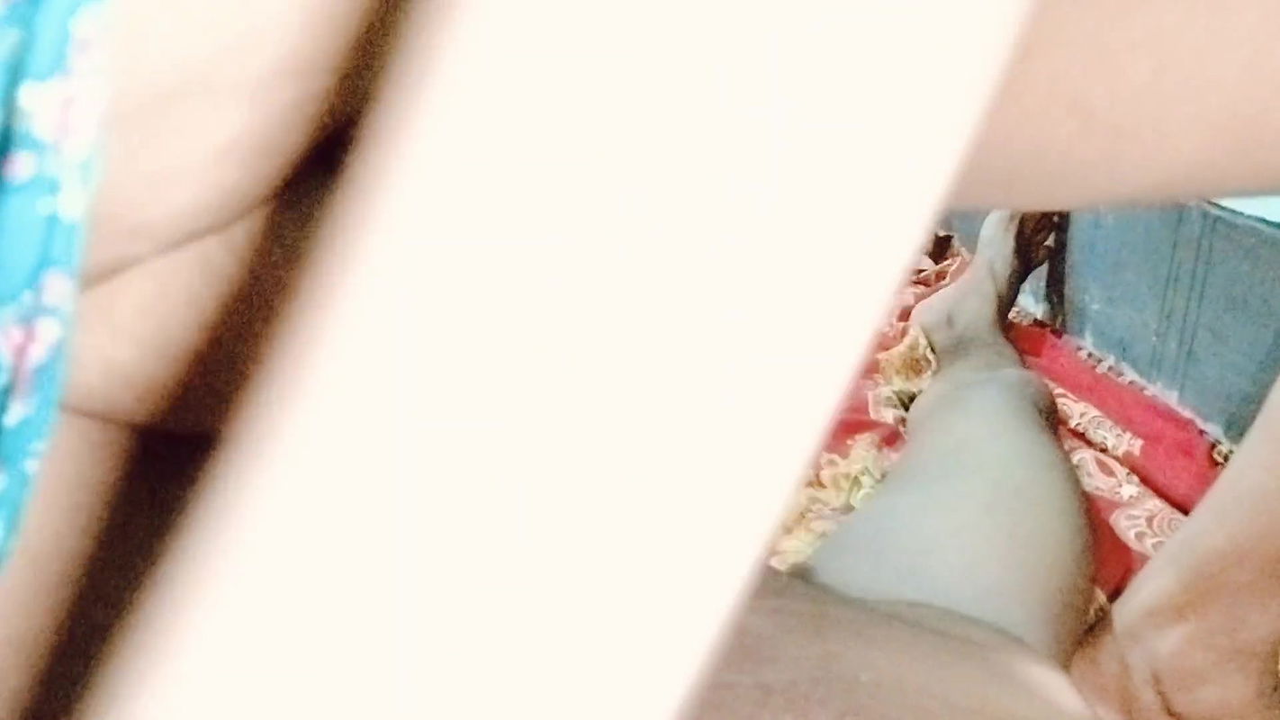 Daughter-in-law bhabhi’s cudachudi is as fun as hitting bhabhi’s ass with big hips and big breasts