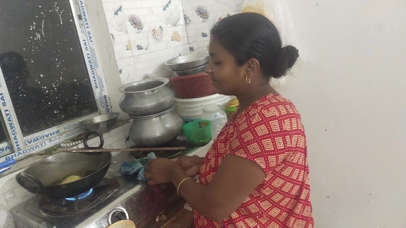 Kitchen time first time Bhabhi full Romance