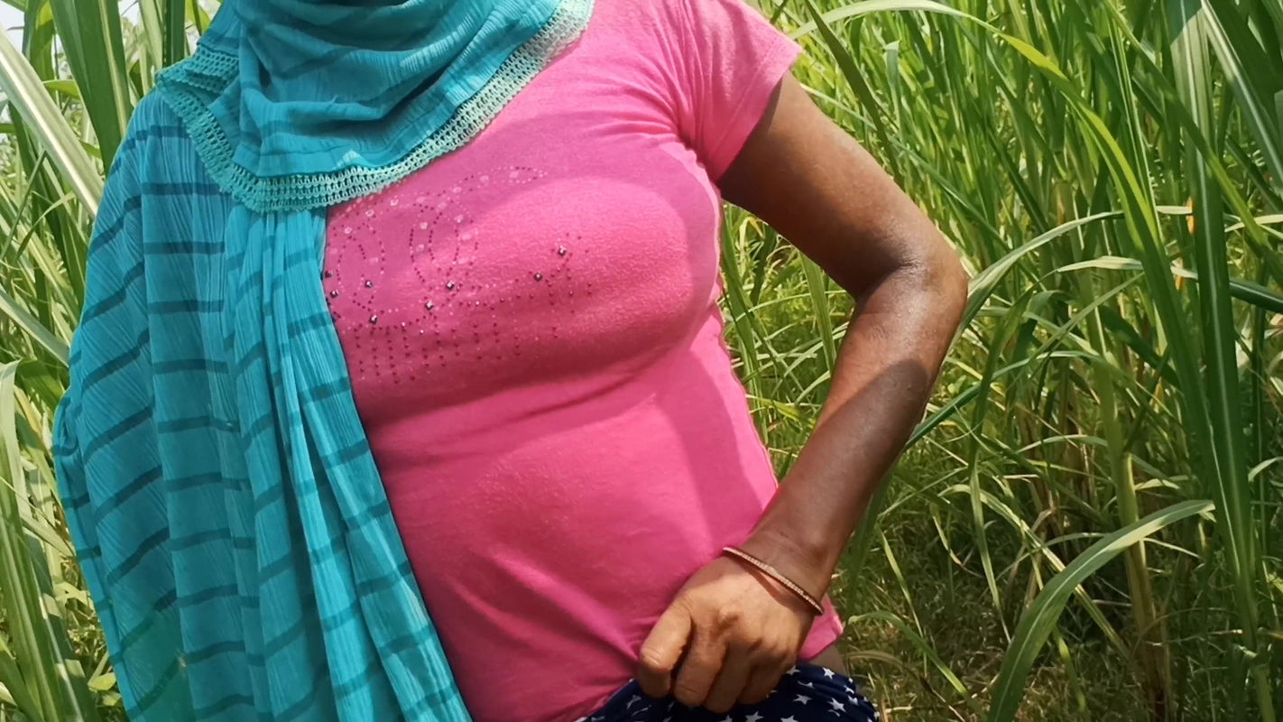 Village girl went to sugarcane field to peessing. Unknown boy fucked her before marriage, Hindi audio. HQ xdesi