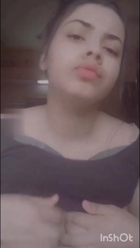 HORNY BUSTY GF SHOWING OFF BEAUTIFUL BIGBOOBS