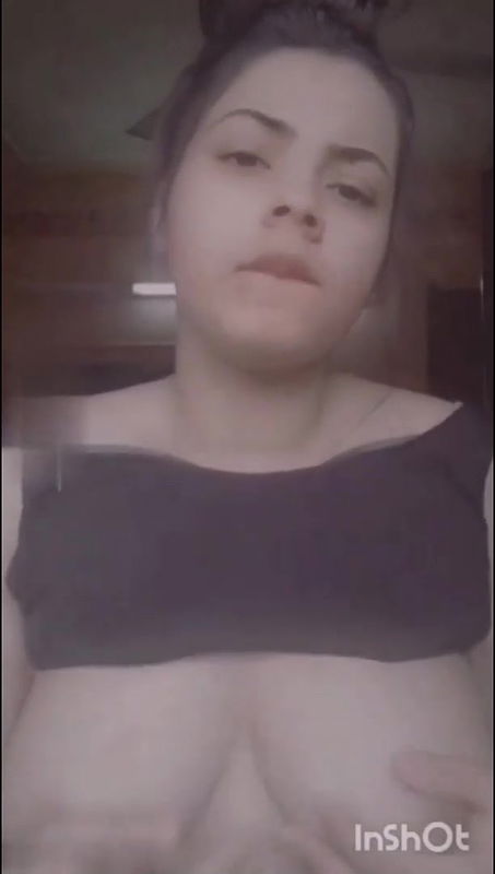 HORNY BUSTY GF SHOWING OFF BEAUTIFUL BIGBOOBS