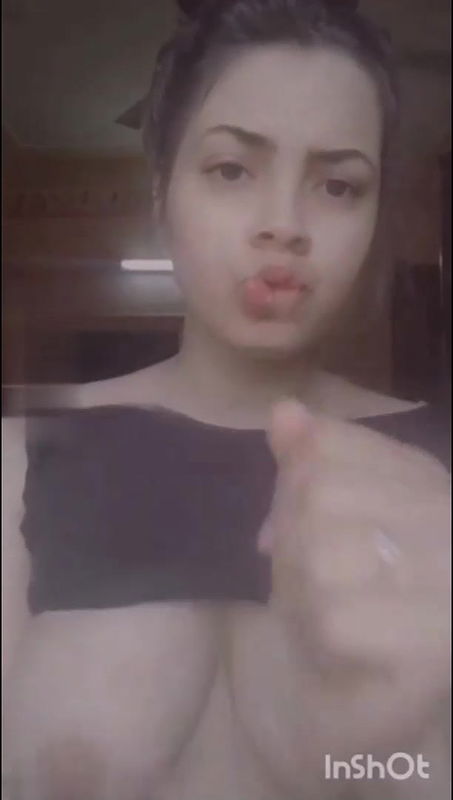 HORNY BUSTY GF SHOWING OFF BEAUTIFUL BIGBOOBS