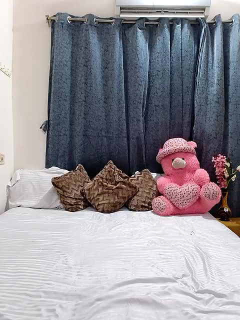 Stripchat-Public.Show-f-Venessa_123-2024.10.03.224949