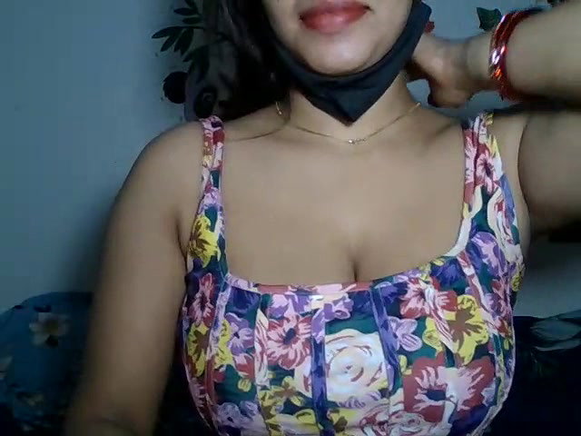 Stripchat-Public.Show-c-sparkling_queen-2024.09.20.095229