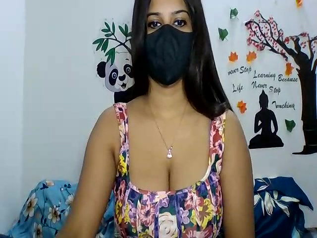 Stripchat-Public.Show-c-sparkling_queen-2024.08.06.030347