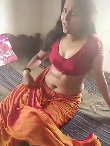 Sis acting posing Bro recording