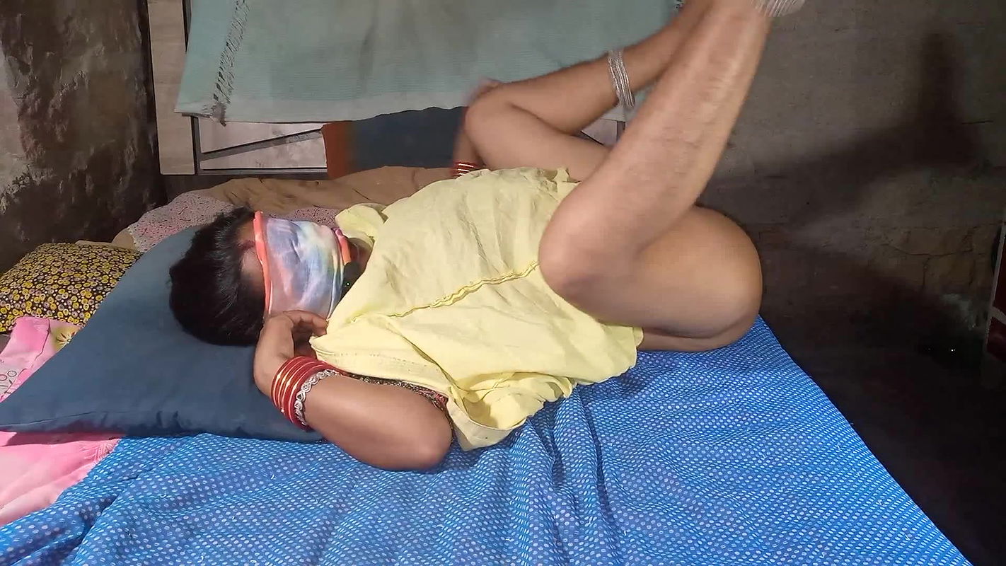 Dhire se daliye, virgin hu’ – Desi high school girl 18+ talking dirty in hindi and losing her anal virginity