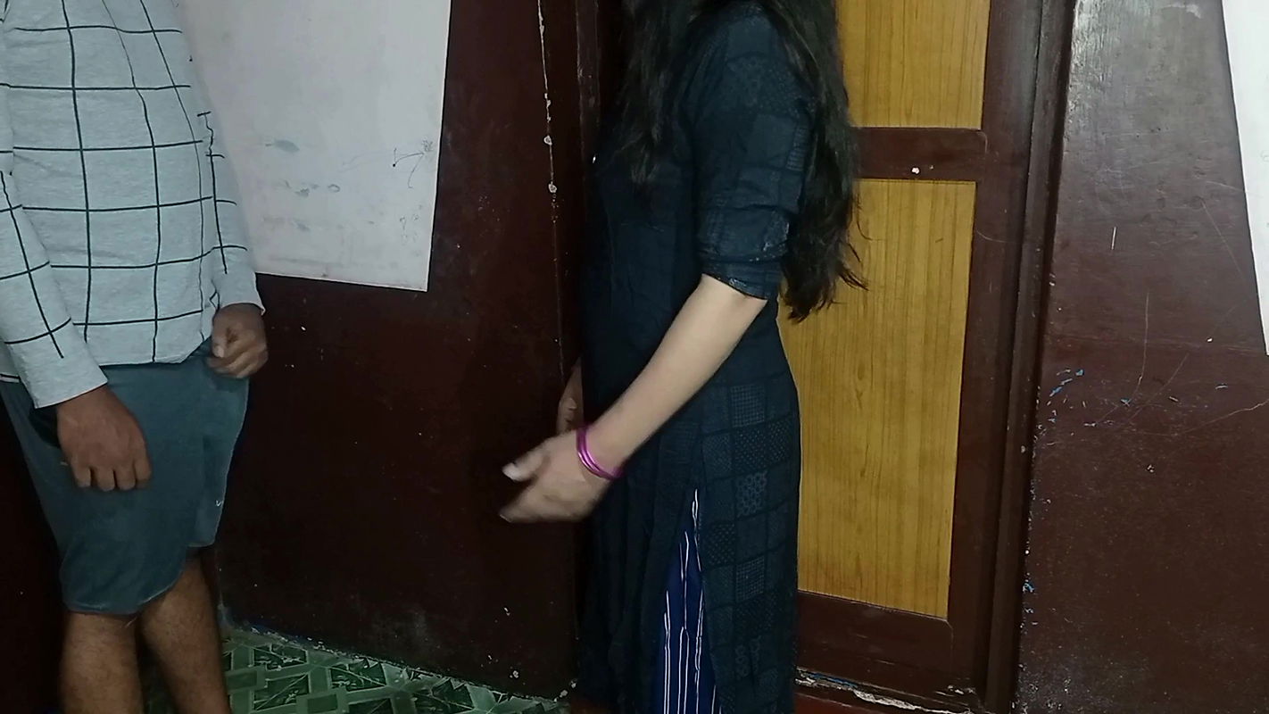 Dress Change Kar Rhi thi Nokar Ne Pakd Ke Khade Khade Choda – Servant fuck malkin