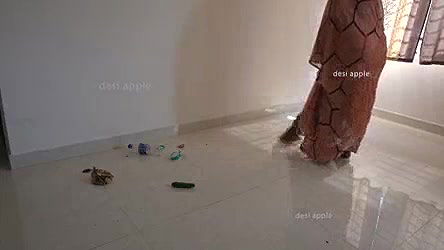 Tamil maid Prabha jerking owner dick inbetween work