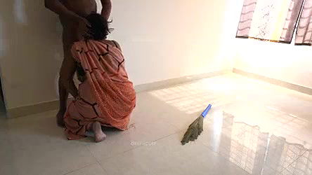 Tamil maid Prabha jerking owner dick inbetween work