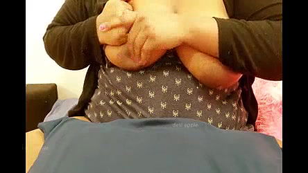 Tamil girl showing sexy boobs