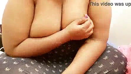 Srilankan sexy aunty with big tits