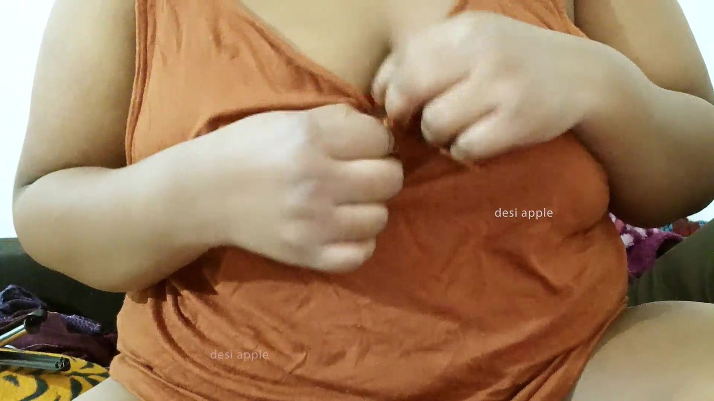 Sexy hyderbad aunty boobs