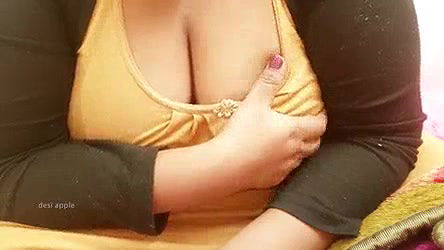 Sexy hyderabadi aunty big boobs