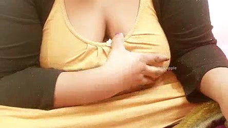 Sexy hyderabadi aunty big boobs