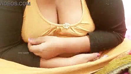 Sexy hyderabadi aunty big boobs