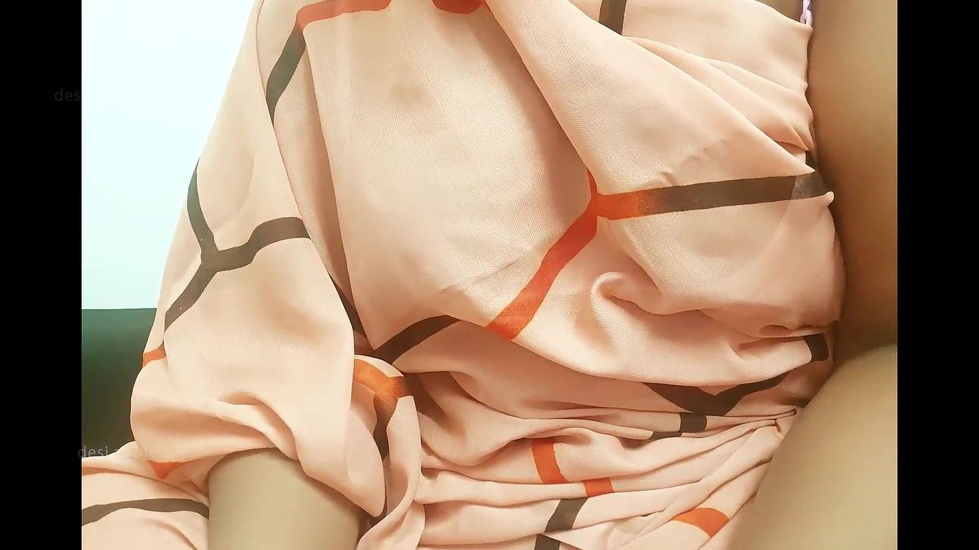 Naughty Bhabi showing boobs