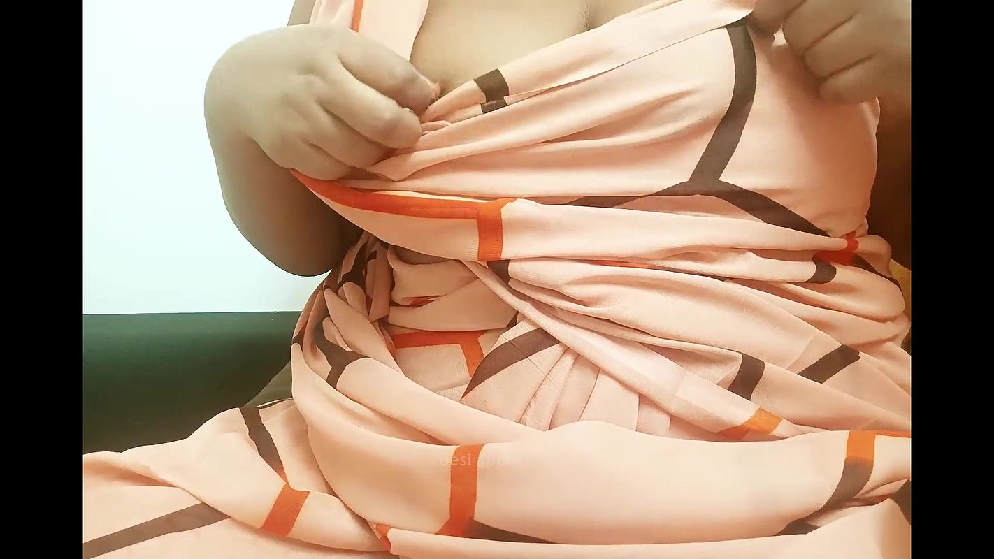 Naughty Bhabi showing boobs