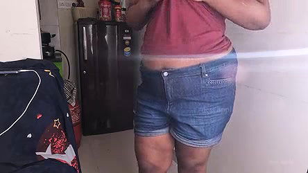 My friend wife getting horny doing sex call while cleaning house