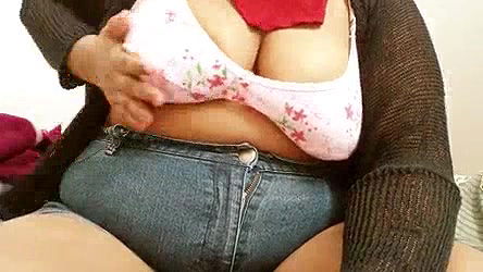 Latina milf sexy tits