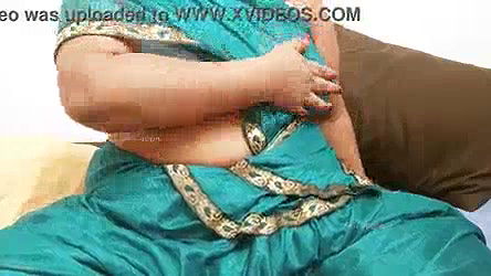 Iran woman showing sexy boobs