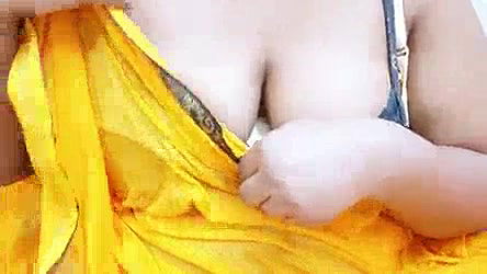 Indian sexy milf in Saree