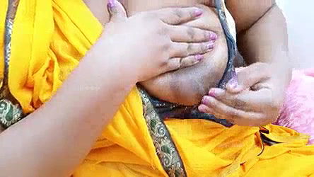 Indian sexy milf in Saree