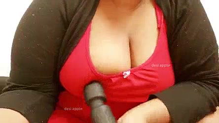 Indian sexy big boobs aunty