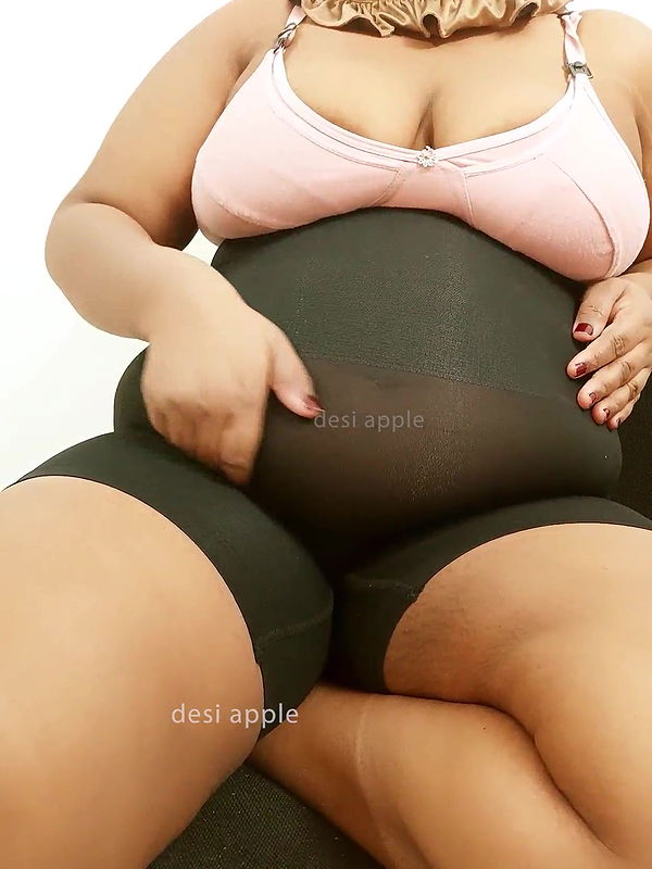 Indian maid showing boobs