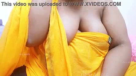 Indian desi aunty boobs