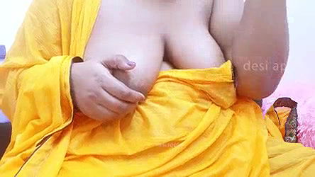 Indian desi aunty boobs