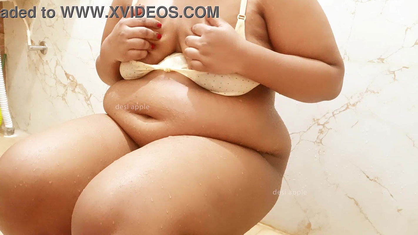 Indian college girl showing big boobs