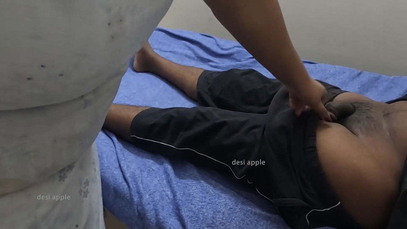 Indian bhabhi massaging stranger dick in massaging centre