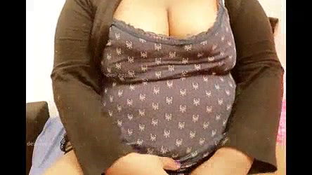 Hotty priya showing big boobs in webcam