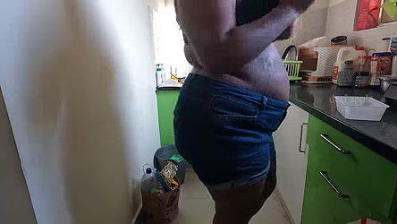 Hidden cam catched what my maid doing in kitchen while working